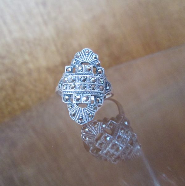 Roaring 1920's Art Deco Cocktail Ring, Antique Sterling Silver Marcasite, Size 7 - Image 4
